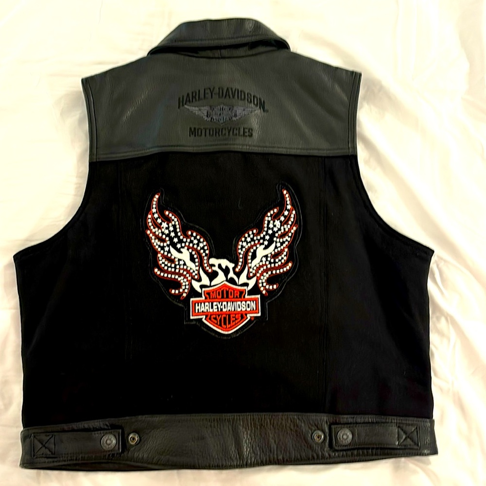 Harley Davidson women’s vest size medium.